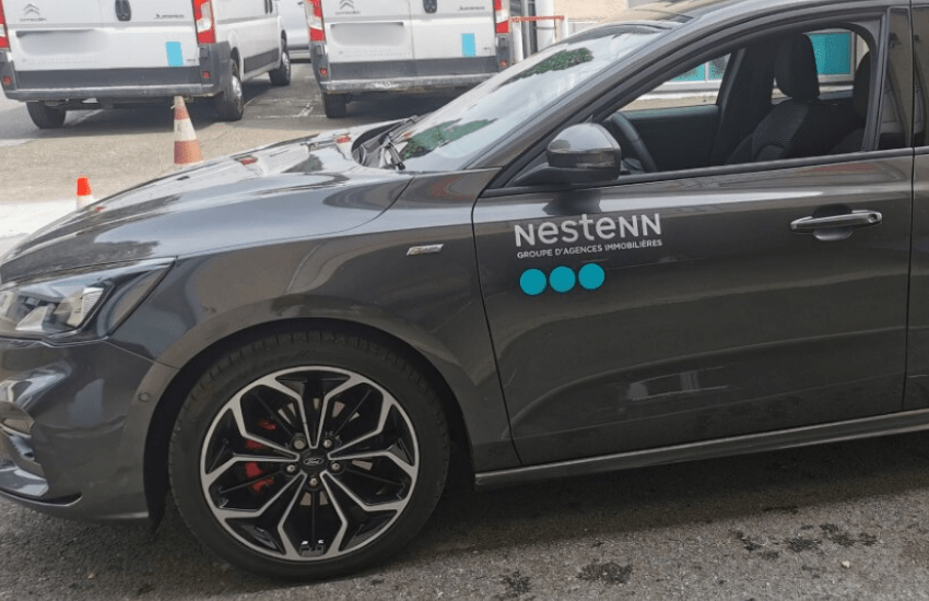 logo-adhésif-voiture